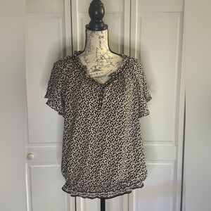 Max Studio Black and White Patterned Blouse. EUC.
